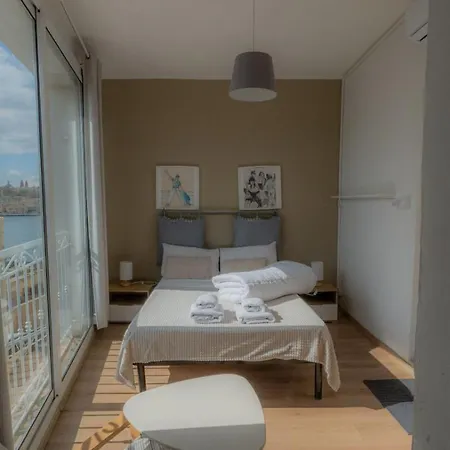 Sea Balcony House * Senglea